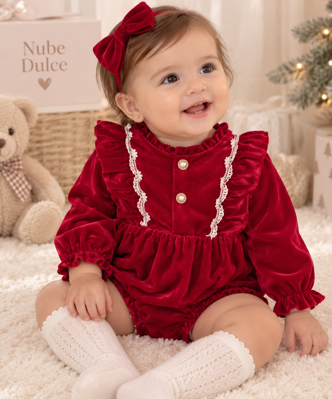 Pelele de Terciopelo Rojo con Volantes y Detalles de Encaje