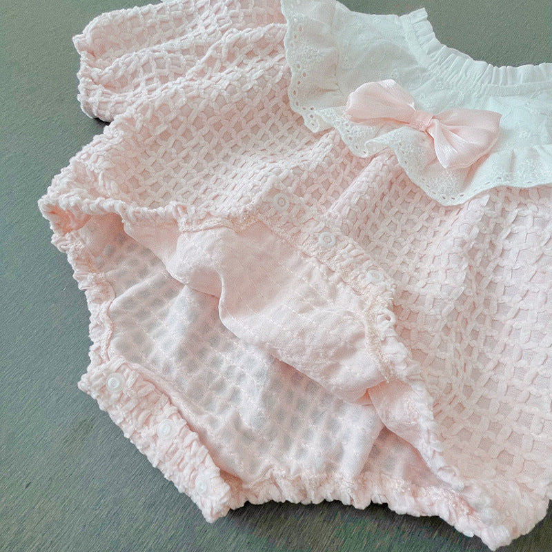 Pelele Rosa de Punto con Cuello de Encaje y Lazo