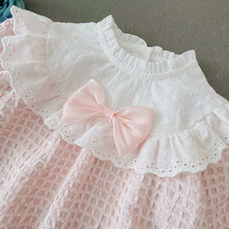 Pelele Rosa de Punto con Cuello de Encaje y Lazo
